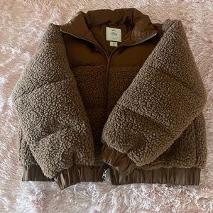 NWOT Abercrombie and Fitch Sherpa Ultra Mini Puffer in Brown